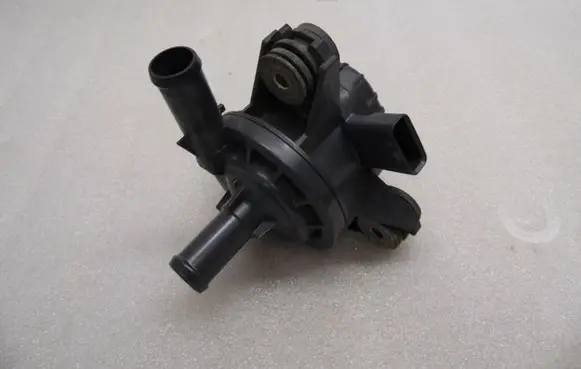 Toyota Auris E180 Electric auxiliary coolant/water pump