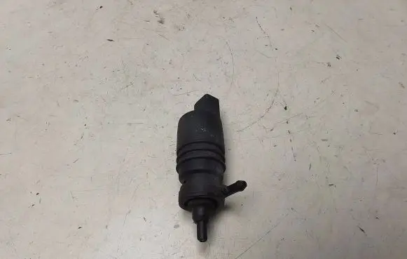 Volkswagen PASSAT B5.5 Windscreen/windshield washer pump