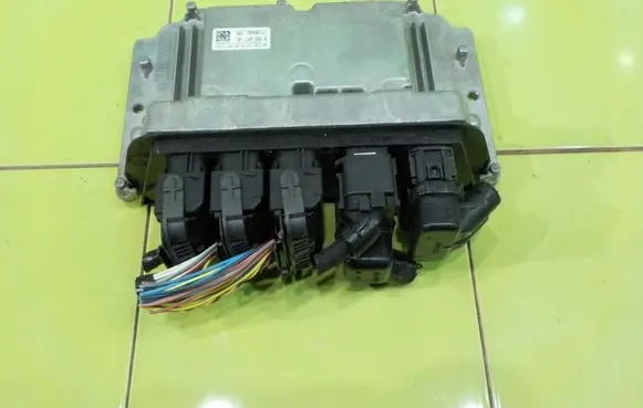 BMW 2 F45 Engine control unit/module 0261S19759