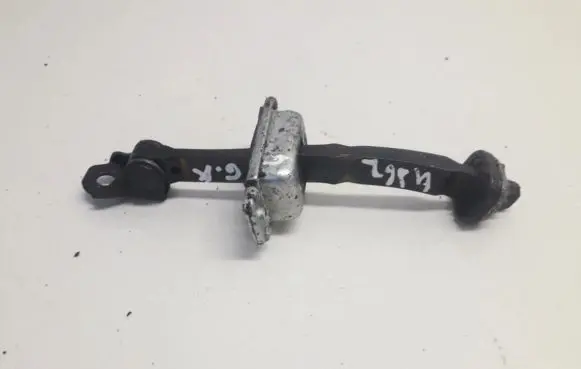Chevrolet Captiva Rear door lower hinge