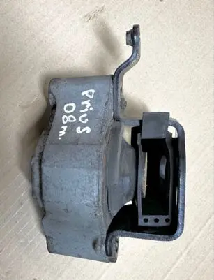 Toyota Prius (XW20) Engine mount bracket