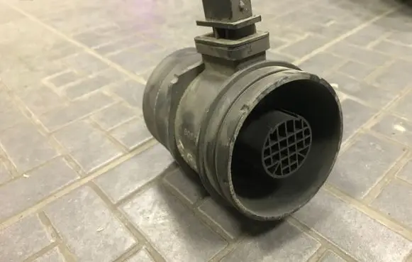 BMW 1 E81 E87 Mass air flow meter 0281006146