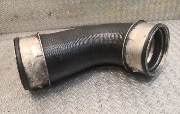 Mercedes-Benz E W211 Intercooler hose/pipe 2115284782