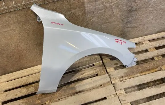 Mazda 3 Fender S2501M070