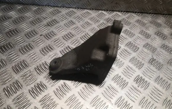 Engine mounting bracket