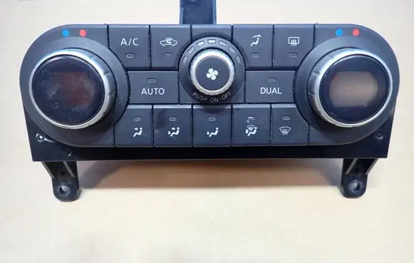 Nissan Qashqai Climate control unit 27500BR47B