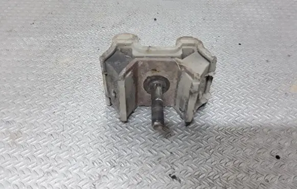 Mercedes-Benz ML W163 Engine mount bracket