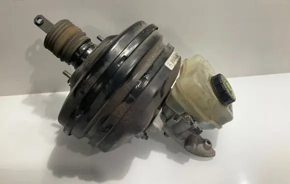 Mercedes-Benz CLS C219 Clutch master cylinder A2114300330L Q048149 21113003