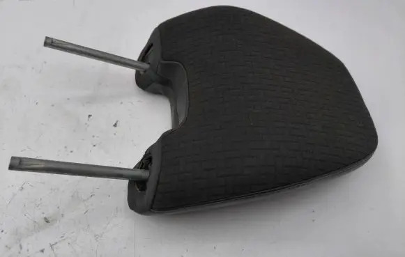 Volvo V70 Front seat headrest 