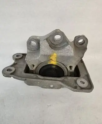 Volvo S60 Engine mount bracket 32255204
