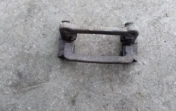 Toyota Corolla E120 E130 Brake caliper pad carrier rear 
