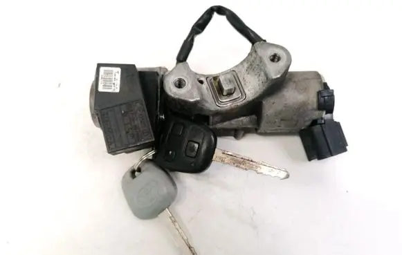 Toyota Avensis T250 Ignition lock N05015178