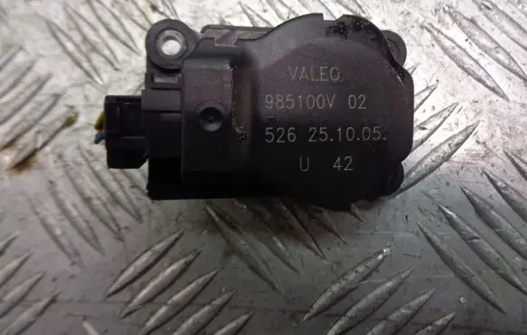 Fiat Croma A/C air flow flap actuator/motor 985100V02
