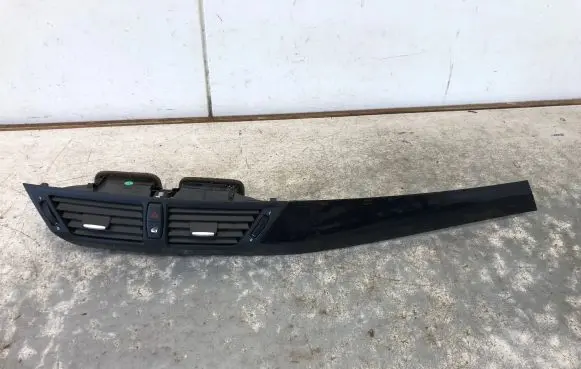 BMW X1 E84 Dash center air vent grill 2991235