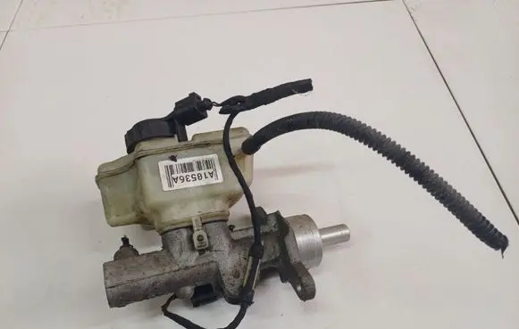 Brake fluid reservoir