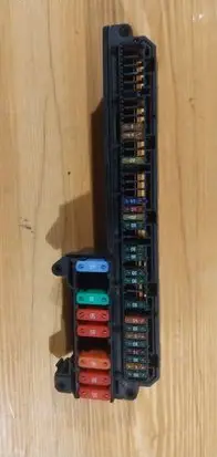 BMW 5 E60 E61 Fuse module 6957330