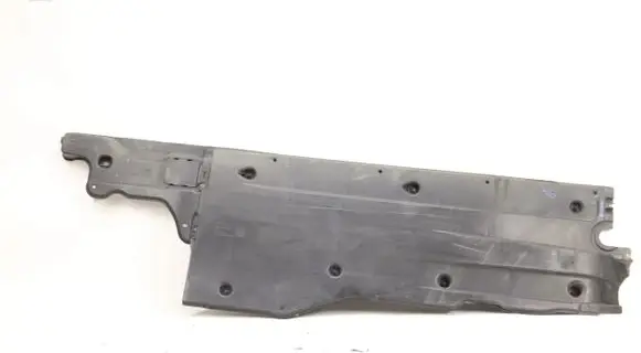 Volkswagen PASSAT B8 Engine splash shield/under tray 3Q0825202E