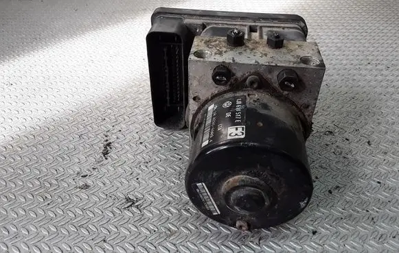 Volkswagen Golf IV ABS Pump 1C0907379E