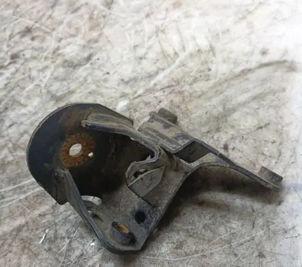 Volkswagen PASSAT B3 Engine mounting bracket 357199273