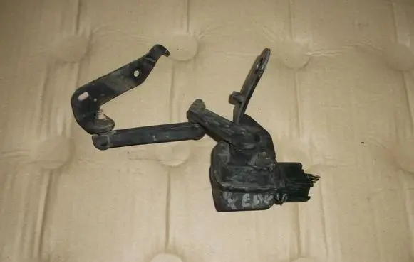 Headlight/headlamp level sensor