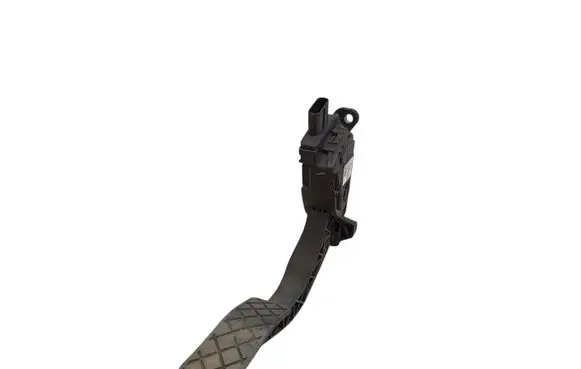 Accelerator throttle pedal