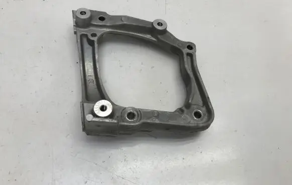 Opel Mokka B A/C compressor mount bracket 9826641380