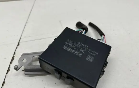 Toyota RAV 4 (XA50) Hand brake control module 8905042030