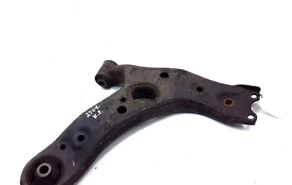 Toyota Avensis T270 Front lower control arm/wishbone 4806905080