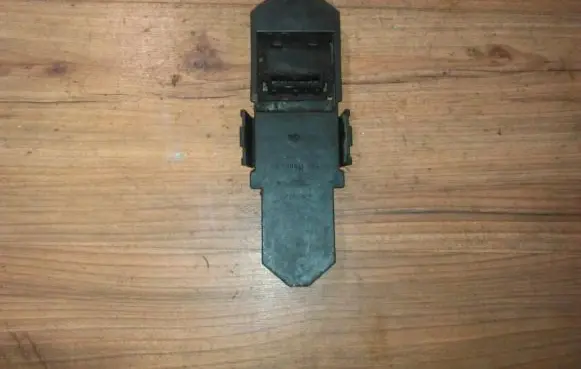 Ford Mondeo MK I Tail light bulb cover holder 93bg13n004ea