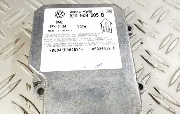 Volkswagen PASSAT B5.5 Airbag control unit/module 1C0909605B 5WK43124 05020412E