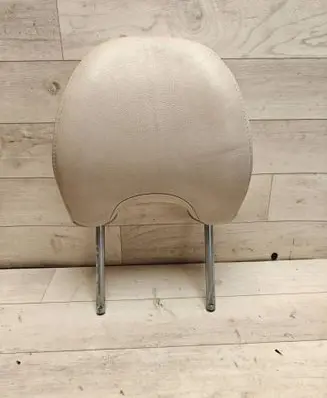 Volvo V50 Front seat headrest