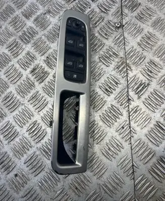 Volvo V50 Electric window control switch 8679666