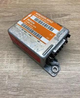 Mercedes-Benz E W124 Airbag control unit/module 0008207226 0285001078