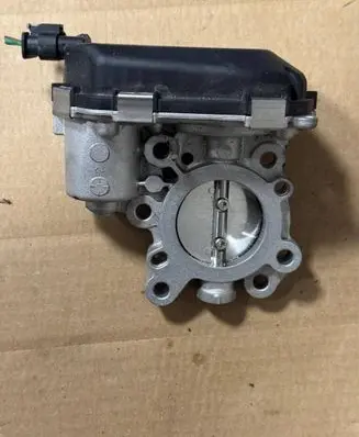 Opel Mokka B Throttle body valve 9833200280