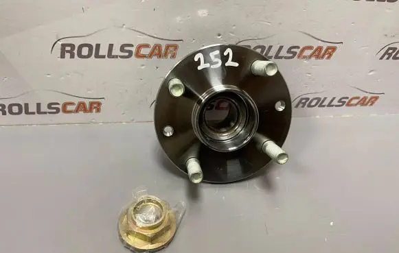 Mazda 323 F Rear wheel hub spindle/knuckle 713615510