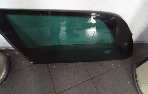 Volkswagen Sharan Rear side window 43R000002