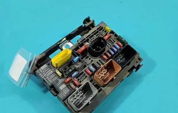 Citroen Berlingo Central body control module 9675878480 IMPRK1555198