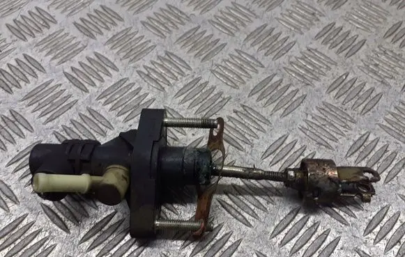 Toyota Avensis T250 Clutch slave cylinder 