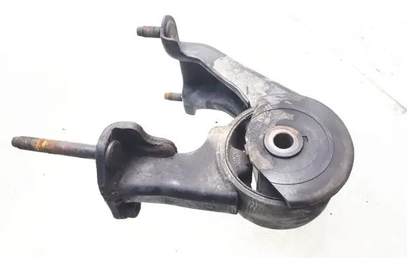 Toyota Avensis T250 Engine mount bracket