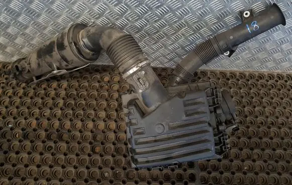BMW i8 Air filter box