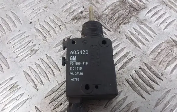 Opel Astra G Central locking motor 90589918