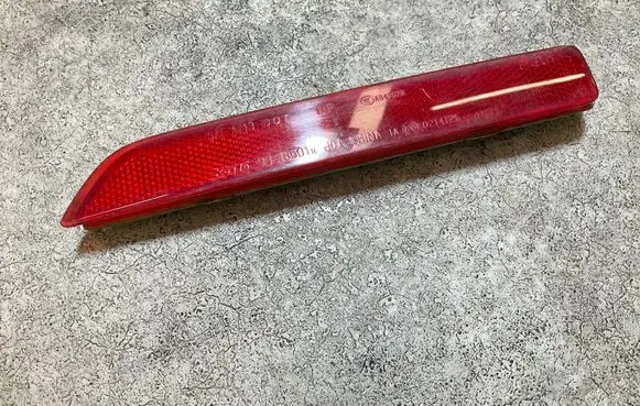 Nissan Leaf II (ZE1) Rear tail light reflector 9318501 9318501R