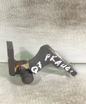 Audi Q7 4L Front door upper hinge