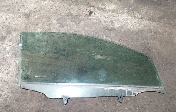 Nissan Qashqai Front door window glass four-door