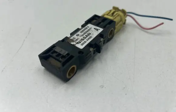 Nissan Almera N16 Airbag deployment crash/impact sensor 0285003019 98830AV600