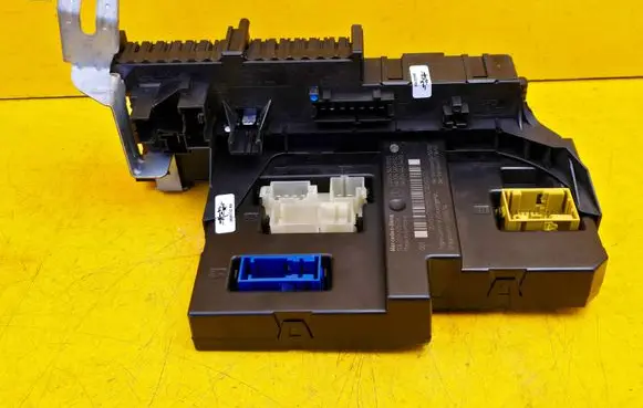 Mercedes-Benz C W204 SAM control unit 2045457001 2045456132 2044423400