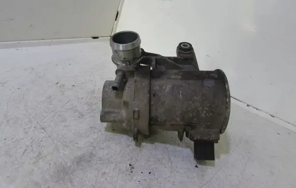 Mercedes-Benz C W205 Water pump 