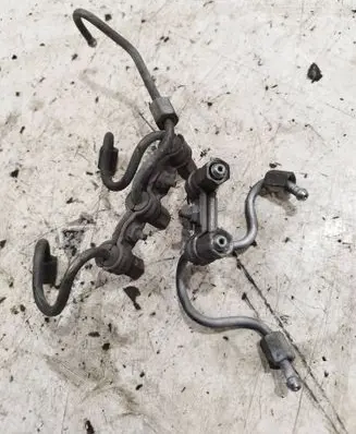 Toyota Auris 150 Fuel injector supply line/pipe 