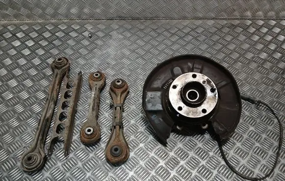 BMW 1 E81 E87 Rear wheel hub spindle/knuckle 