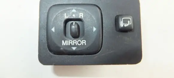 Toyota Land Cruiser (J100) Wing mirror switch 769309